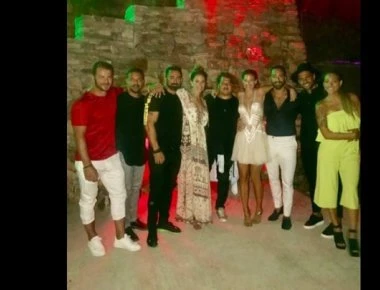 Γάμος Μπόμπα - Τανιμανίδη: Ποιοι Survivors ταξίδεψαν στη Σίφνο για την τελετή (φώτο-βίντεο)